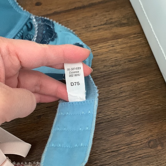 Triumph bras - washed, never worn - Picture 7 of 8